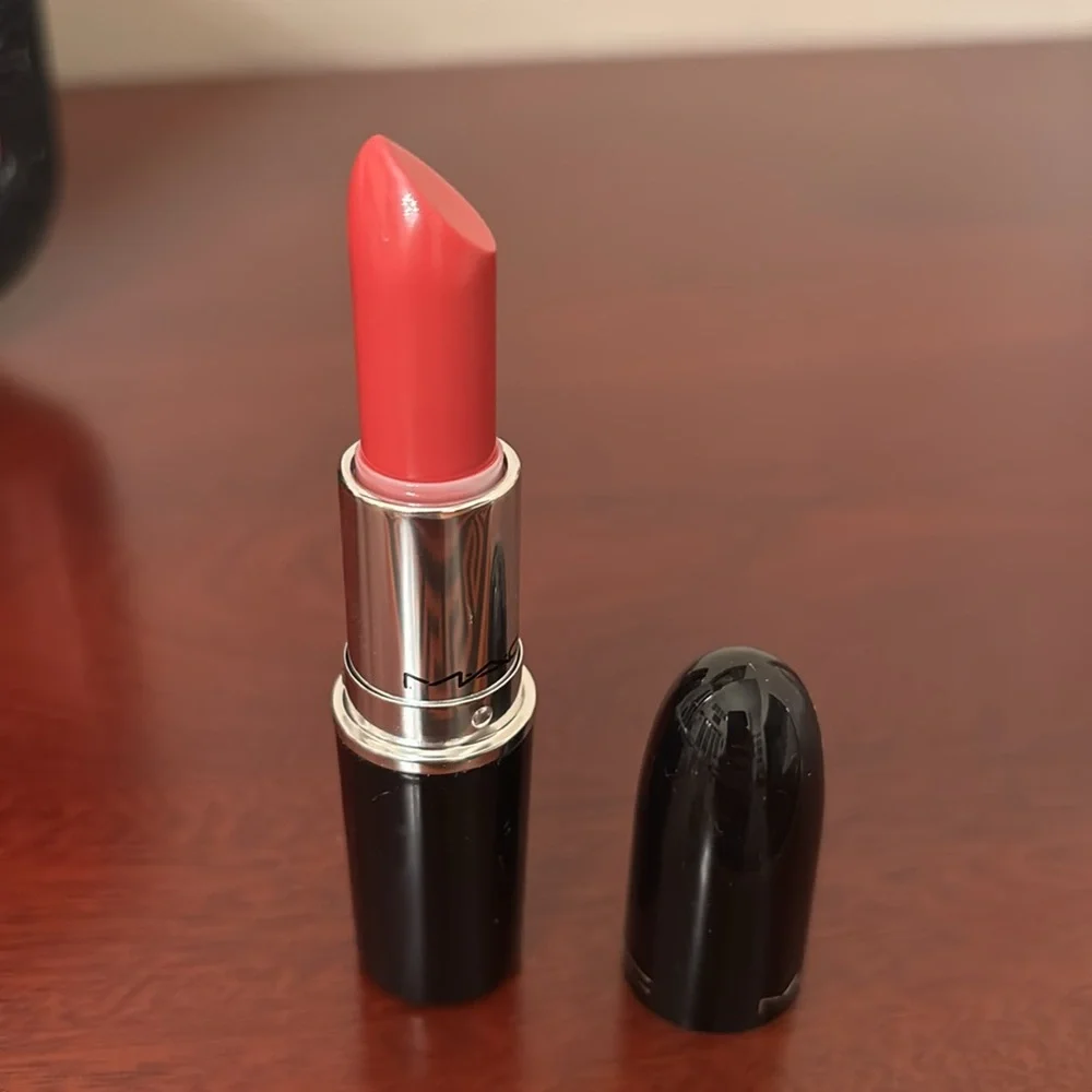 MAC Frienda ( Midtone Coral) Lustureglass Lipstick